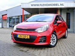 Rood Gebruikt 2016 Kia Rio Hatchback | € 9.450 (Eerlijke prijs)