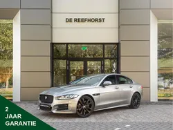 Sillicon silver (licht grijs metallic)zwart Gebruikt 2019 Jaguar XE R-Sport Sedan | € 24.950 (Duur)