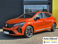 Oranje Gebruikt 2024 Renault Clio V Techno Hatchback | € 22.845 (Eerlijke prijs)