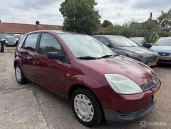 Rood Gebruikt 2002 Ford Fiesta Ambiente Hatchback | € 1.250 (Eerlijke prijs)