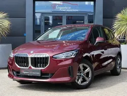 Rood Nieuw 2024 BMW 216 Stationwagen | € 34.950