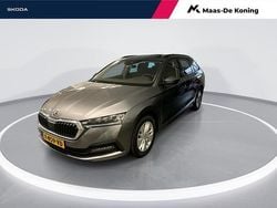 Grijs Gebruikt 2023 Skoda Octavia Business Line Stationwagen | € 22.640 (Eerlijke prijs)