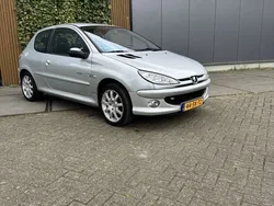 Grijs Gebruikt 2006 Peugeot 206 Quiksilver Hatchback | € 2.000 (Eerlijke prijs)