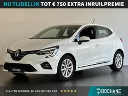 Wit, metallic lak Gebruikt 2022 Renault Clio V Intens Hatchback | € 15.450 (Eerlijke prijs)