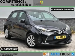 Zwart Gebruikt 2017 Toyota Yaris Hatchback | € 12.450 (Eerlijke prijs)