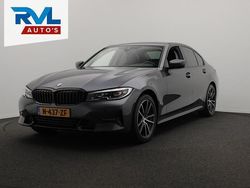 Grijs, metallic lak Gebruikt 2022 BMW 318 Executive Sedan | € 27.900 (Super prijs)