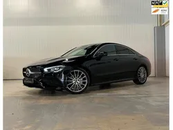 Zwart Gebruikt 2019 Mercedes CLA200 AMG line Sedan | € 29.900 (Eerlijke prijs)