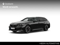 Zwart (metallic) Gebruikt 2025 BMW 550e M Sport Stationwagen | € 89.895 (Goede deal)