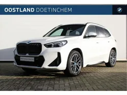 Mineralweiss (licht wit metallic) Gebruikt 2023 BMW iX1 Comfort Edition SUV | € 45.850 (Iets duurder)