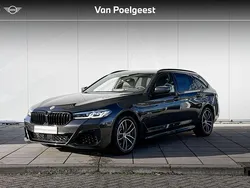 Grijs Gebruikt 2023 BMW 530e M Sport Stationwagen | € 46.900 (Eerlijke prijs)