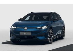 Aquamarine blue met zwart dak Nieuw 2025 VW ID.7 Pro Stationwagen | € 64.525 (Duur)