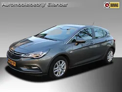 Grijs, metallic lak Gebruikt 2019 Opel Astra Edition Hatchback | € 15.450 (Eerlijke prijs)