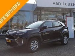 Zwart Gebruikt 2024 Toyota Yaris Cross SUV | € 28.900 (Eerlijke prijs)