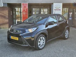Zwart Gebruikt 2024 Toyota Aygo Play Hatchback | € 18.339 (Eerlijke prijs)