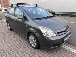 Grijs (metallic) Gebruikt 2004 Toyota Corolla Verso Executive MPV | € 2.300 (Eerlijke prijs)
