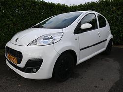 Wit Gebruikt 2014 Peugeot 107 Active Hatchback | € 4.450 (Eerlijke prijs)