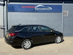 Zwart Gebruikt 2018 Opel Astra Edition Stationwagen | € 11.450 (Goede deal)