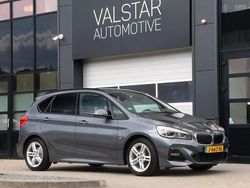 Grijs, metallic lak Gebruikt 2020 BMW 220 Active Tourer Sport Line MPV | € 24.950 (Eerlijke prijs)