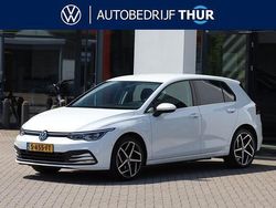 Wit Gebruikt 2023 VW Golf VIII Style Hatchback | € 26.950 (Eerlijke prijs)