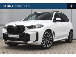 Mineralweiss (licht wit metallic) Gebruikt 2024 BMW X5 Comfort Edition SUV | € 103.950 (Eerlijke prijs)