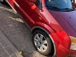 Rood Gebruikt 2006 Ford Fusion Futura MPV | € 2.700 (Eerlijke prijs)