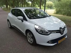 Wit Gebruikt 2014 Renault Clio IV Expression Hatchback | € 8.999 (Eerlijke prijs)