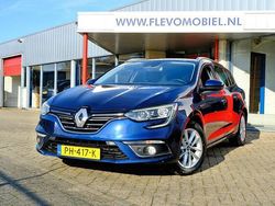 Blauw (metallic) Gebruikt 2017 Renault Mégane GrandTour Bose Edition Stationwagen | € 10.650 (Eerlijke prijs)