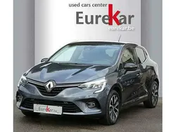 Grijs Gebruikt 2020 Renault Clio V Sedan | € 17.990 (Eerlijke prijs)