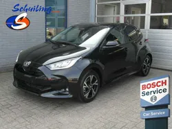 Zwart, metallic lak Gebruikt 2024 Toyota Yaris Edition Hatchback | € 28.900 (Iets duurder)