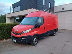 Rood Gebruikt 2017 Iveco Daily MPV | € 16.335