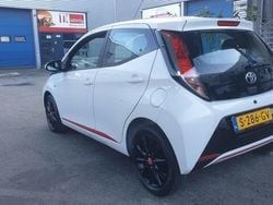 Wit, metallic lak Gebruikt 2014 Toyota Aygo Hatchback | € 6.999 (Goede deal)