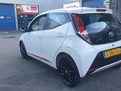 Wit, metallic lak Gebruikt 2014 Toyota Aygo Hatchback | € 6.999 (Goede deal)