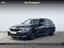 Saphirschwarz metallic (475) (zwart metallic) Gebruikt 2025 BMW 330e M Sport Stationwagen | € 54.900 (Super prijs)