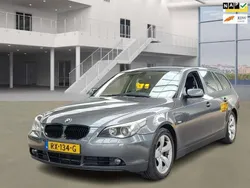 Grijs, metallic lak Gebruikt 2006 BMW 525 Executive Stationwagen | € 1.750