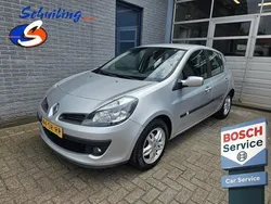 Grijs Gebruikt 2006 Renault Clio II Dynamique Hatchback | € 2.495 (Eerlijke prijs)