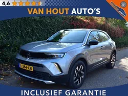 Grijs, metallic lak Gebruikt 2021 Opel Mokka-e Elegance SUV | € 16.950 (Eerlijke prijs)