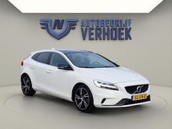 Wit Gebruikt 2018 Volvo V40 R-Design Hatchback | € 17.900 (Eerlijke prijs)