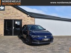 Blauw, andere lak Gebruikt 2020 VW Golf VIII Style Hatchback | € 15.900 (Goede deal)