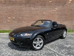 Brilliant black (zwart metallic) Gebruikt 2006 Mazda MX5 Cabriolet | € 10.445 (Eerlijke prijs)