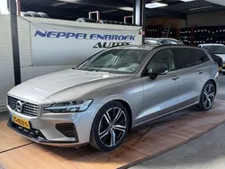 Grijs Gebruikt 2019 Volvo V60 R-Design Stationwagen | € 28.990 (Eerlijke prijs)