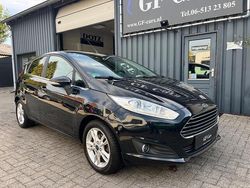 Zwart Gebruikt 2015 Ford Fiesta Titanium Hatchback | € 6.995 (Eerlijke prijs)