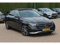 Zwart, metallic lak Gebruikt 2020 Mercedes E300 Business Sedan | € 37.999 (Super prijs)