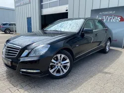 Zwart Gebruikt 2010 Mercedes E220 Avantgarde Sedan | € 7.950 (Goede deal)