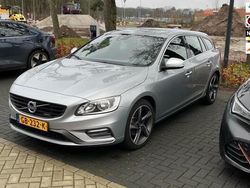 Grijs Gebruikt 2015 Volvo V60 R-Design Stationwagen | € 15.495 (Eerlijke prijs)