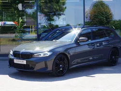 Grijs Gebruikt 2023 BMW 330e M Sport Stationwagen | € 47.450 (Eerlijke prijs)