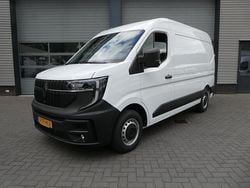 Wit Gebruikt 2024 Renault Master Van | € 35.900 (Eerlijke prijs)