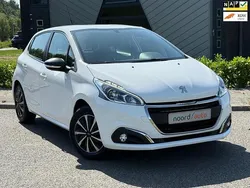 Wit Gebruikt 2018 Peugeot 208 Active Hatchback | € 8.695 (Iets duurder)