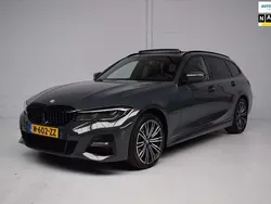 Grijs Gebruikt 2022 BMW 320e M Sport Stationwagen | € 30.945 (Goede deal)