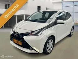 Wit Gebruikt 2016 Toyota Aygo X-play Hatchback | € 7.875 (Eerlijke prijs)