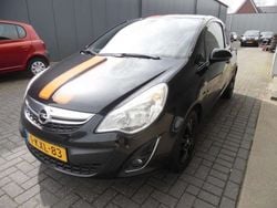 Zwart, andere lak Gebruikt 2013 Opel Corsa Design Edition Hatchback | € 4.995 (Eerlijke prijs)